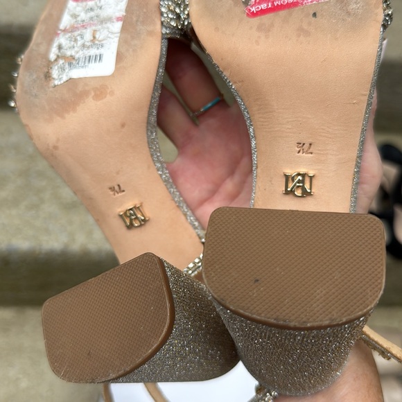 Badgley Mischka Becca Platino Strappy Block Heel Platinum Size 7.5 - Picture 8 of 9